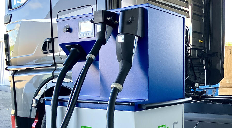 Mobile MCS charging station connections