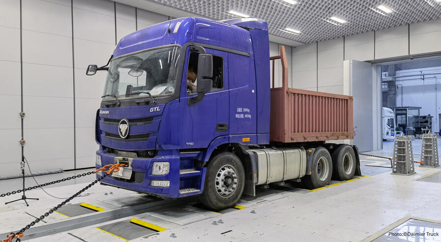 Roller test bench for heavy-duty vehicles